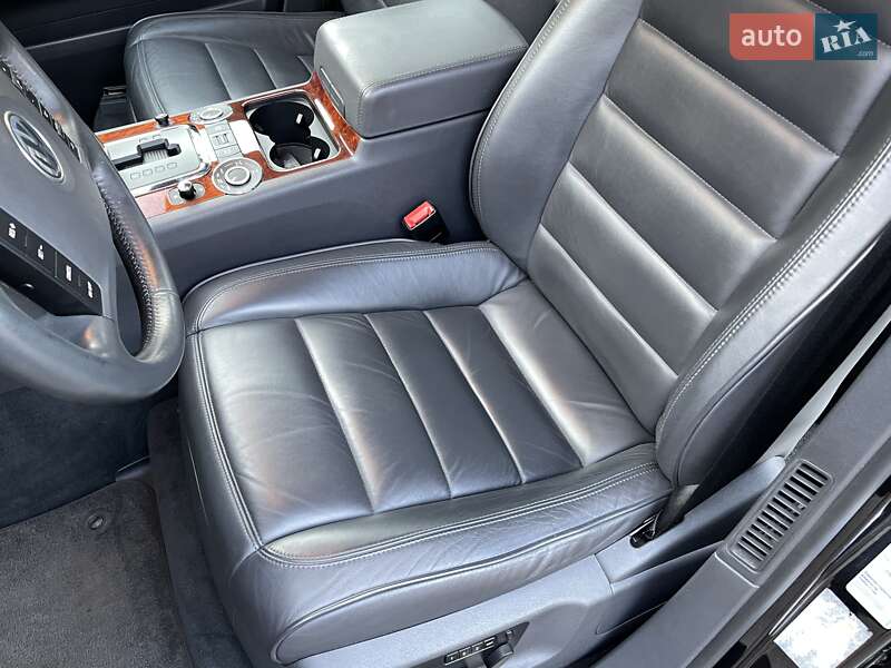 Позашляховик / Кросовер Volkswagen Touareg 2006 в Києві