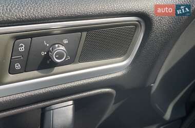 Внедорожник / Кроссовер Volkswagen Touareg 2011 в 