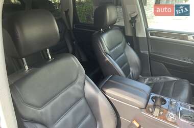 Внедорожник / Кроссовер Volkswagen Touareg 2011 в 