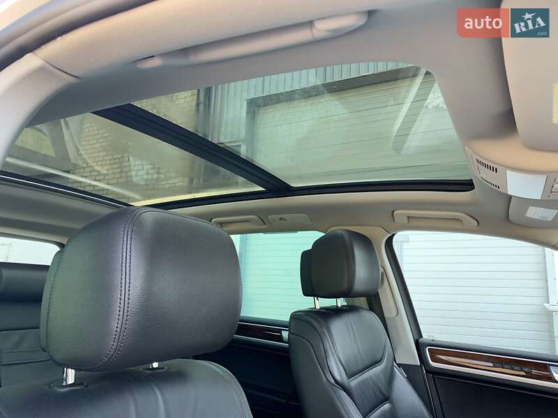 Внедорожник / Кроссовер Volkswagen Touareg 2014 в Лозовой