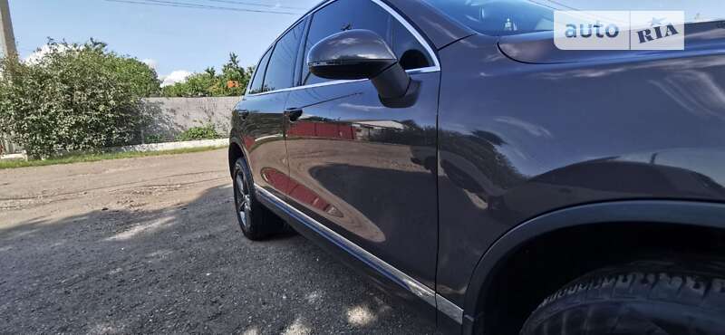Внедорожник / Кроссовер Volkswagen Touareg 2012 в Днепре