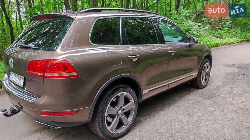 Внедорожник / Кроссовер Volkswagen Touareg 2011 в Луцке