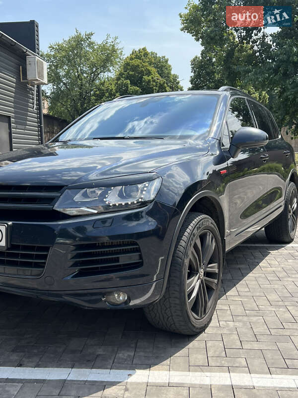 Внедорожник / Кроссовер Volkswagen Touareg 2013 в 