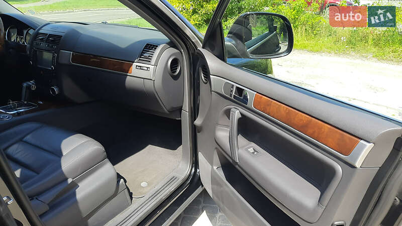 Внедорожник / Кроссовер Volkswagen Touareg 2007 в Львове