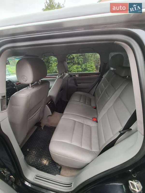 Внедорожник / Кроссовер Volkswagen Touareg 2005 в Ужгороде