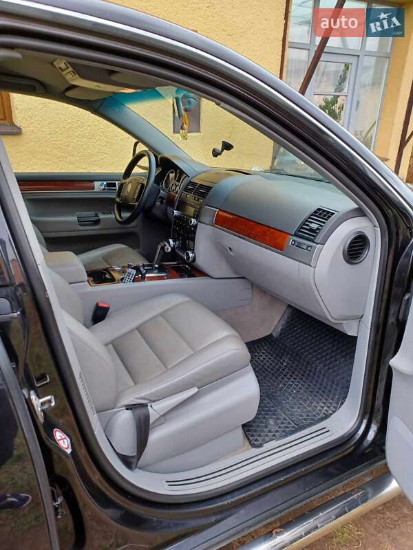 Внедорожник / Кроссовер Volkswagen Touareg 2005 в Ужгороде