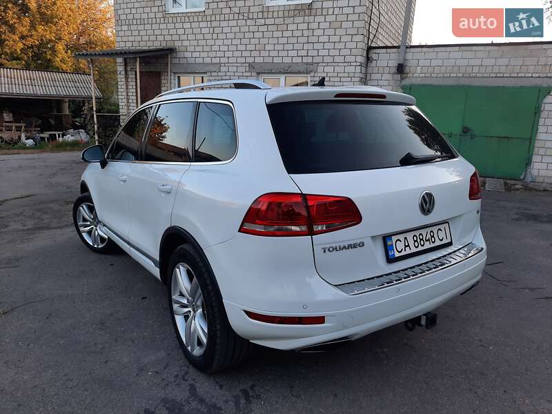 Внедорожник / Кроссовер Volkswagen Touareg 2012 в Умани