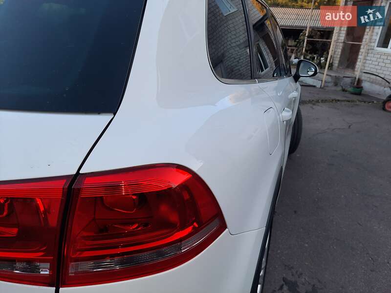 Внедорожник / Кроссовер Volkswagen Touareg 2012 в Умани