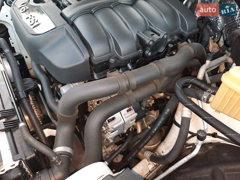 Внедорожник / Кроссовер Volkswagen Touareg 2012 в Умани