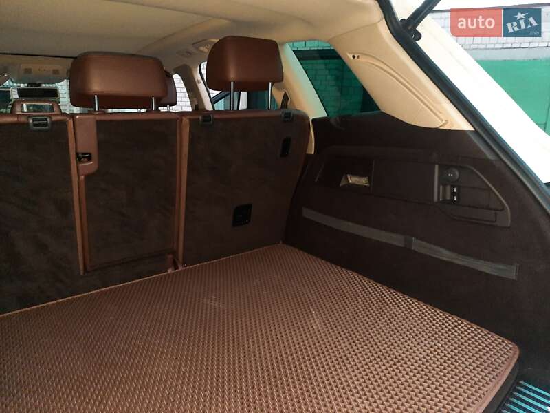 Внедорожник / Кроссовер Volkswagen Touareg 2012 в Умани