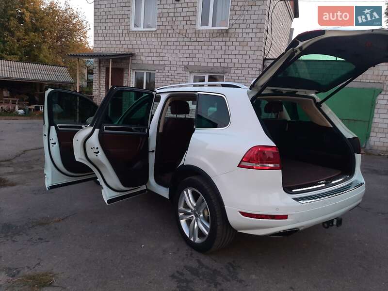 Внедорожник / Кроссовер Volkswagen Touareg 2012 в Умани