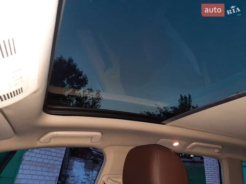 Внедорожник / Кроссовер Volkswagen Touareg 2012 в Умани