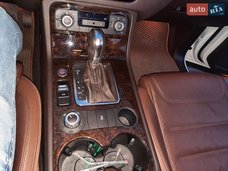 Внедорожник / Кроссовер Volkswagen Touareg 2012 в Умани