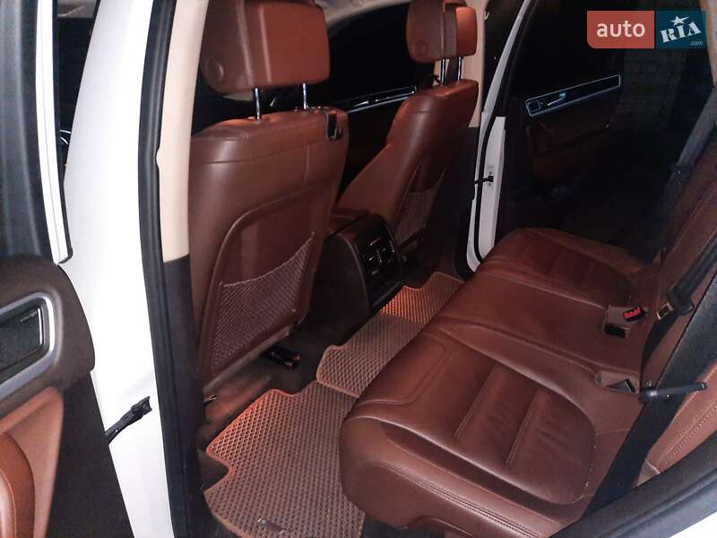 Внедорожник / Кроссовер Volkswagen Touareg 2012 в Умани