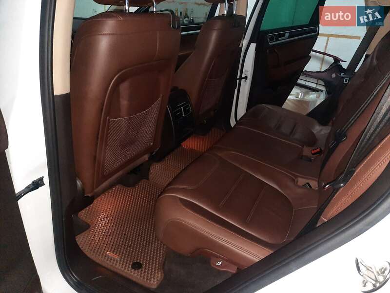 Внедорожник / Кроссовер Volkswagen Touareg 2012 в Умани