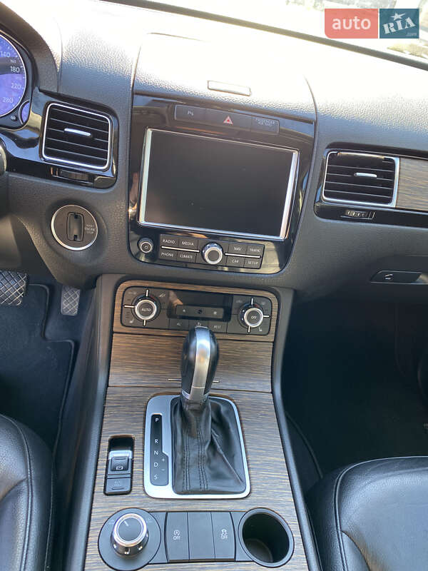 Внедорожник / Кроссовер Volkswagen Touareg 2010 в Тлумаче