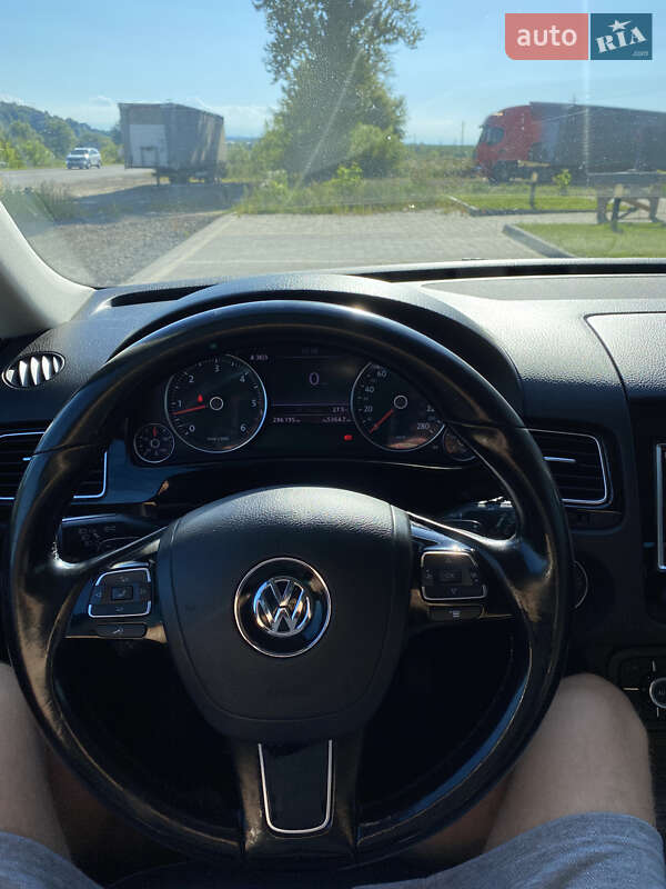 Внедорожник / Кроссовер Volkswagen Touareg 2010 в Тлумаче