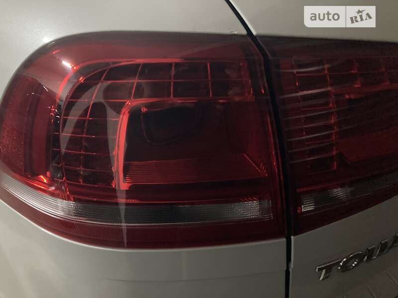 Позашляховик / Кросовер Volkswagen Touareg 2015 в Києві