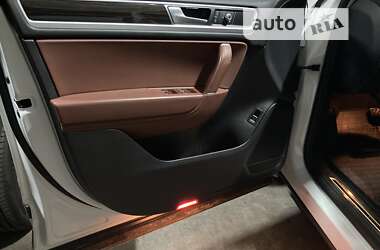 Внедорожник / Кроссовер Volkswagen Touareg 2015 в 