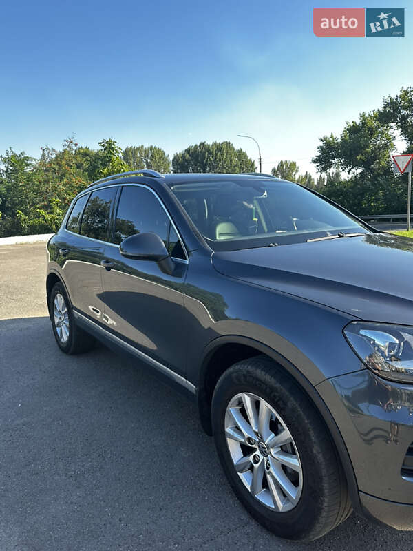 Внедорожник / Кроссовер Volkswagen Touareg 2014 в Константиновке
