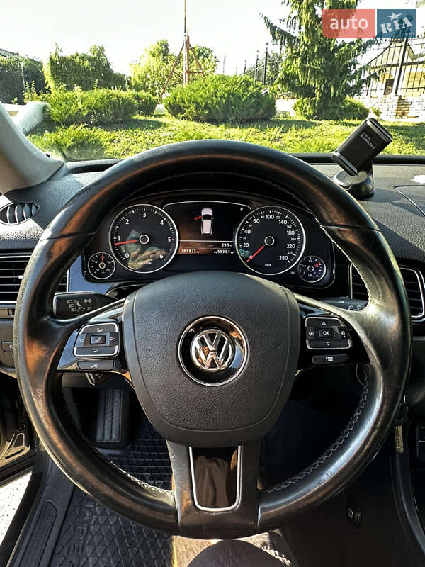 Внедорожник / Кроссовер Volkswagen Touareg 2014 в Константиновке