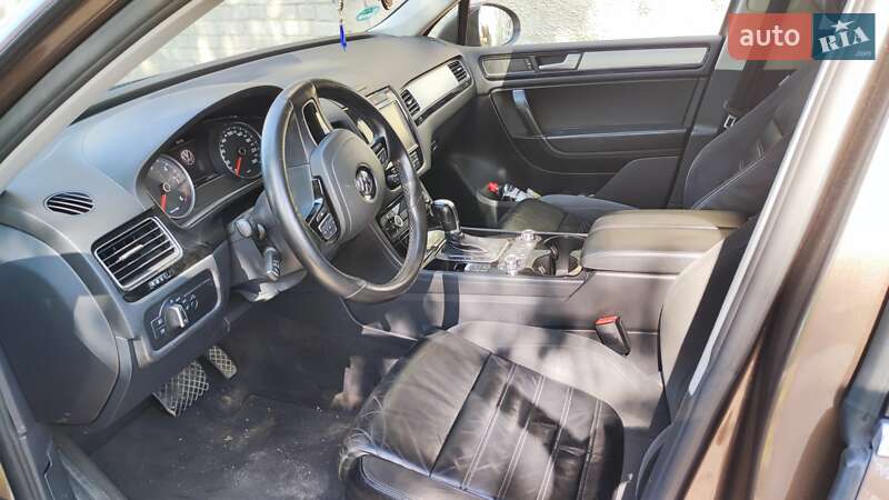 Внедорожник / Кроссовер Volkswagen Touareg 2011 в Луцке