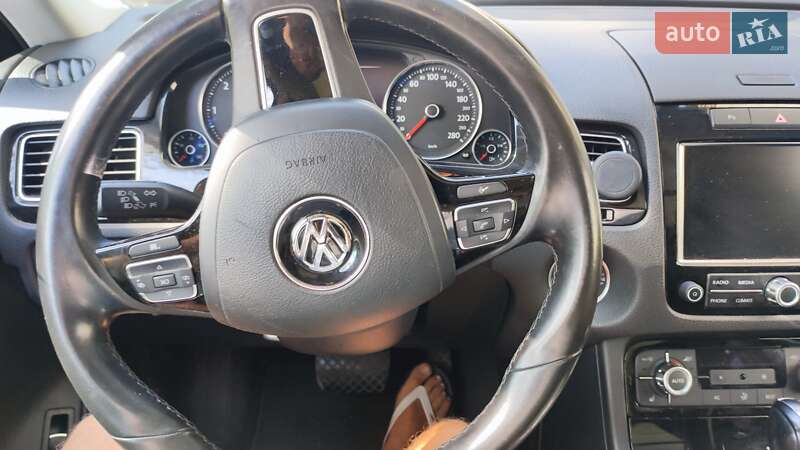 Внедорожник / Кроссовер Volkswagen Touareg 2011 в Луцке