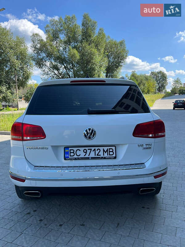 Позашляховик / Кросовер Volkswagen Touareg 2015 в Новояворівську