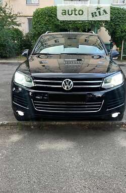 Позашляховик / Кросовер Volkswagen Touareg 2011 в Запоріжжі