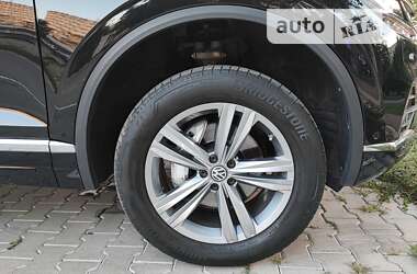 Внедорожник / Кроссовер Volkswagen Touareg 2018 в 