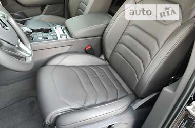 Внедорожник / Кроссовер Volkswagen Touareg 2018 в 