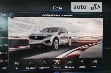 Внедорожник / Кроссовер Volkswagen Touareg 2018 в 