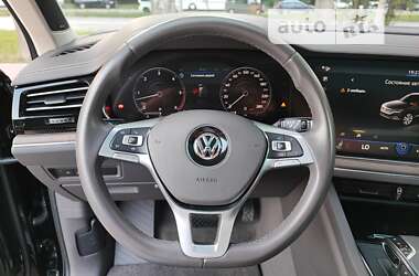 Внедорожник / Кроссовер Volkswagen Touareg 2018 в 