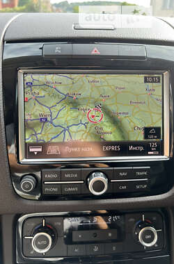 Внедорожник / Кроссовер Volkswagen Touareg 2013 в 