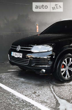 Позашляховик / Кросовер Volkswagen Touareg 2011 в Чернівцях