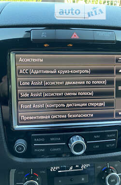 Внедорожник / Кроссовер Volkswagen Touareg 2012 в Черновцах