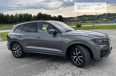 Внедорожник / Кроссовер Volkswagen Touareg 2020 в Киеве