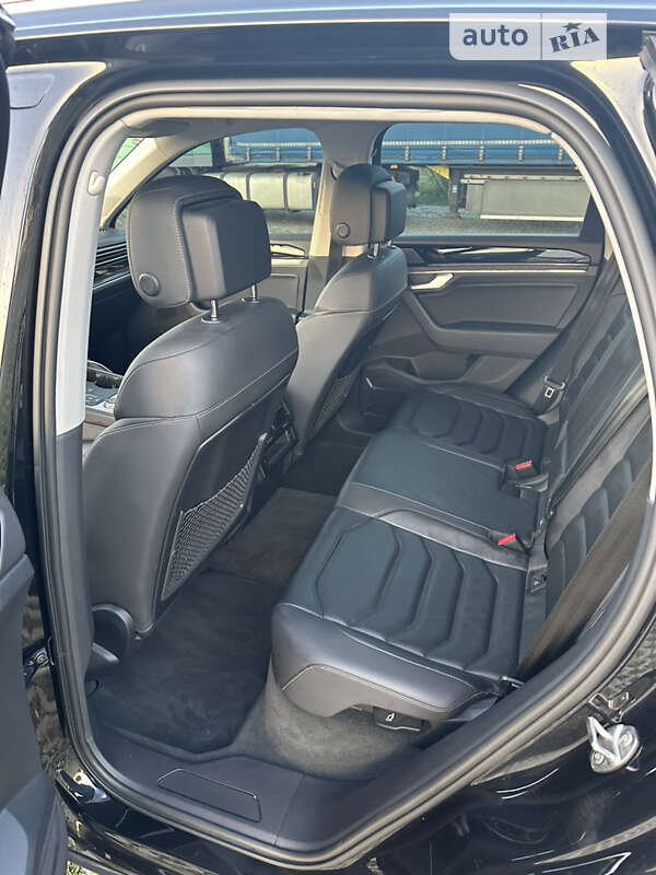 Внедорожник / Кроссовер Volkswagen Touareg 2021 в Киеве