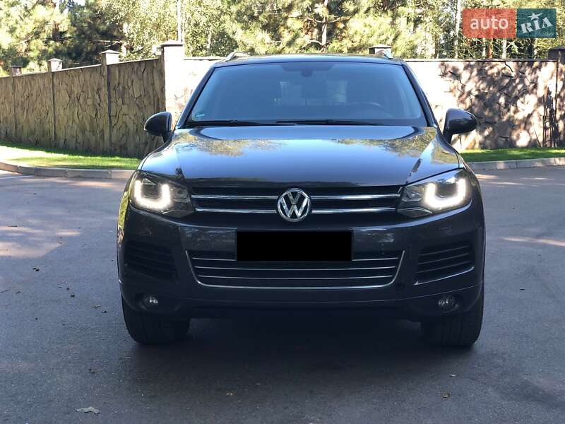 Внедорожник / Кроссовер Volkswagen Touareg 2012 в Киеве