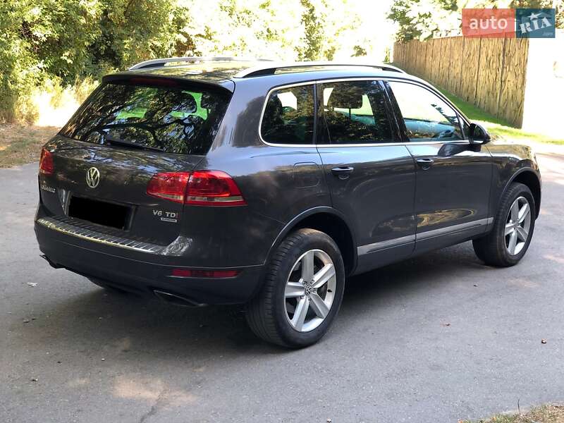 Внедорожник / Кроссовер Volkswagen Touareg 2012 в Киеве