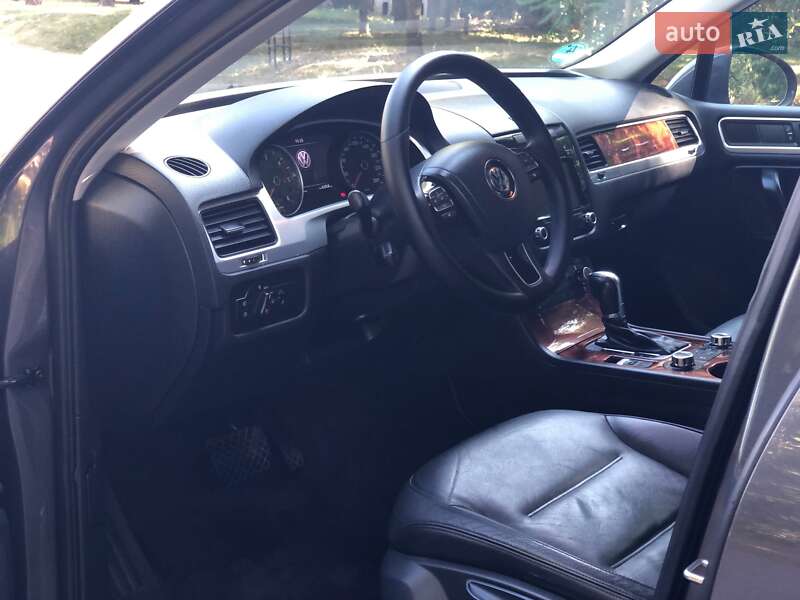 Внедорожник / Кроссовер Volkswagen Touareg 2012 в Киеве