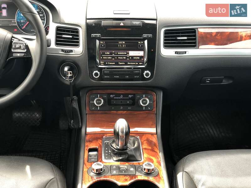 Внедорожник / Кроссовер Volkswagen Touareg 2011 в Броварах