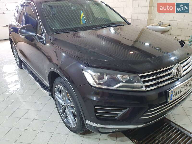 Внедорожник / Кроссовер Volkswagen Touareg 2014 в Краматорске