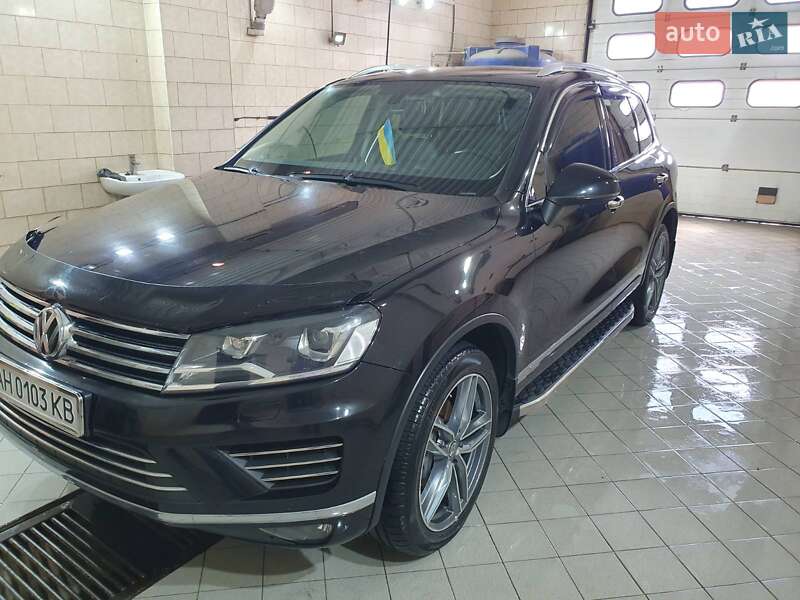 Внедорожник / Кроссовер Volkswagen Touareg 2014 в Краматорске