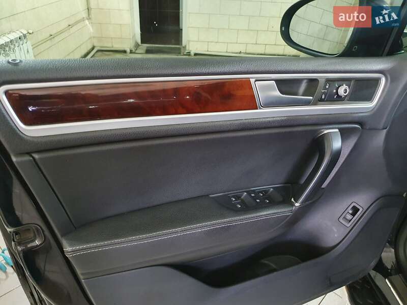 Позашляховик / Кросовер Volkswagen Touareg 2014 в Краматорську