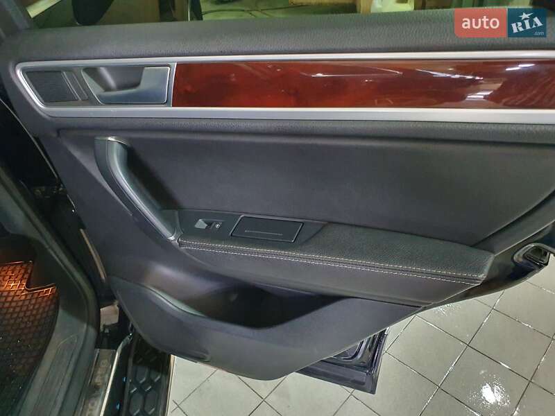 Позашляховик / Кросовер Volkswagen Touareg 2014 в Краматорську