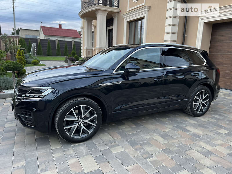 Внедорожник / Кроссовер Volkswagen Touareg 2018 в 