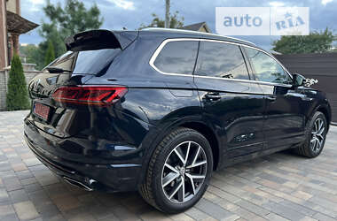 Внедорожник / Кроссовер Volkswagen Touareg 2018 в 