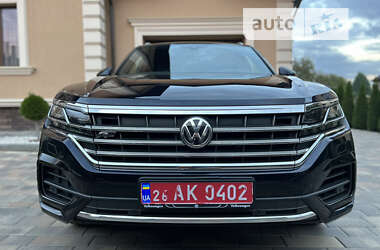 Внедорожник / Кроссовер Volkswagen Touareg 2018 в 