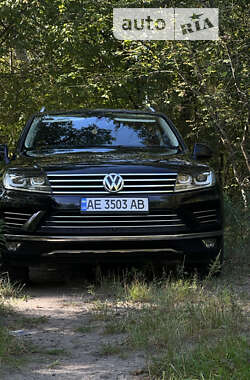 Внедорожник / Кроссовер Volkswagen Touareg 2015 в Днепре